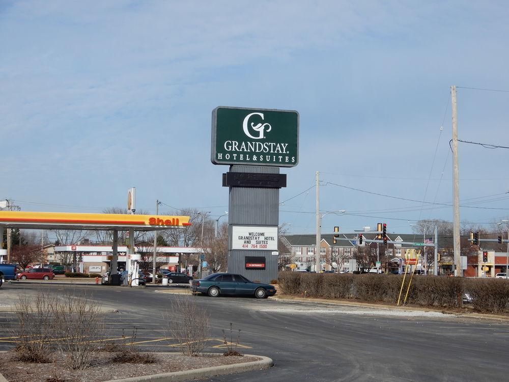 Clarion Hotel Milwaukee Airport Exterior photo