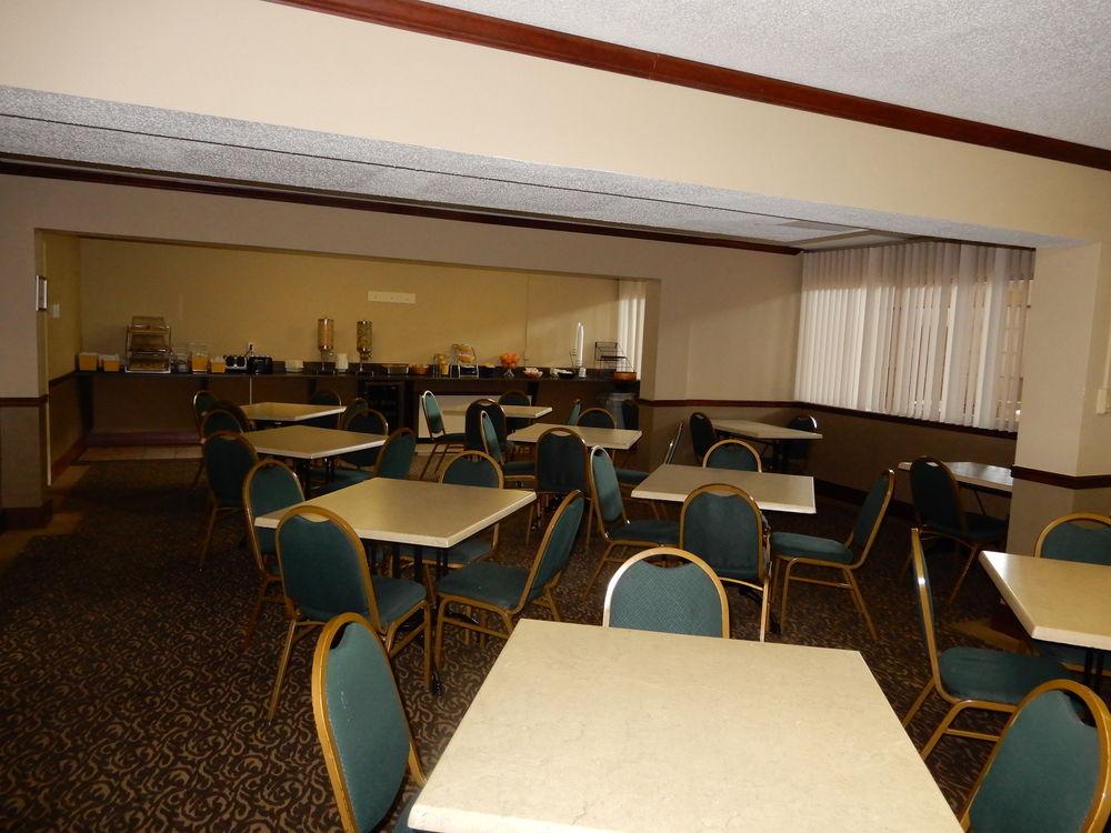 Clarion Hotel Milwaukee Airport Exterior photo