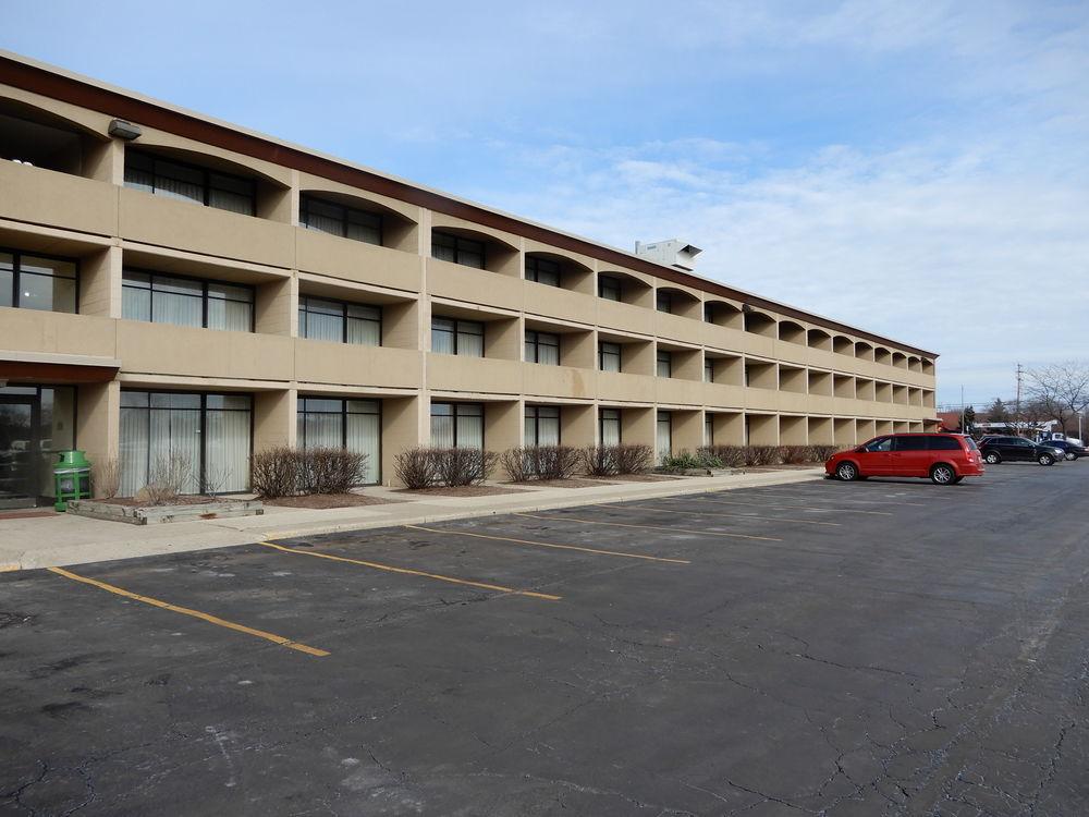 Clarion Hotel Milwaukee Airport Exterior photo