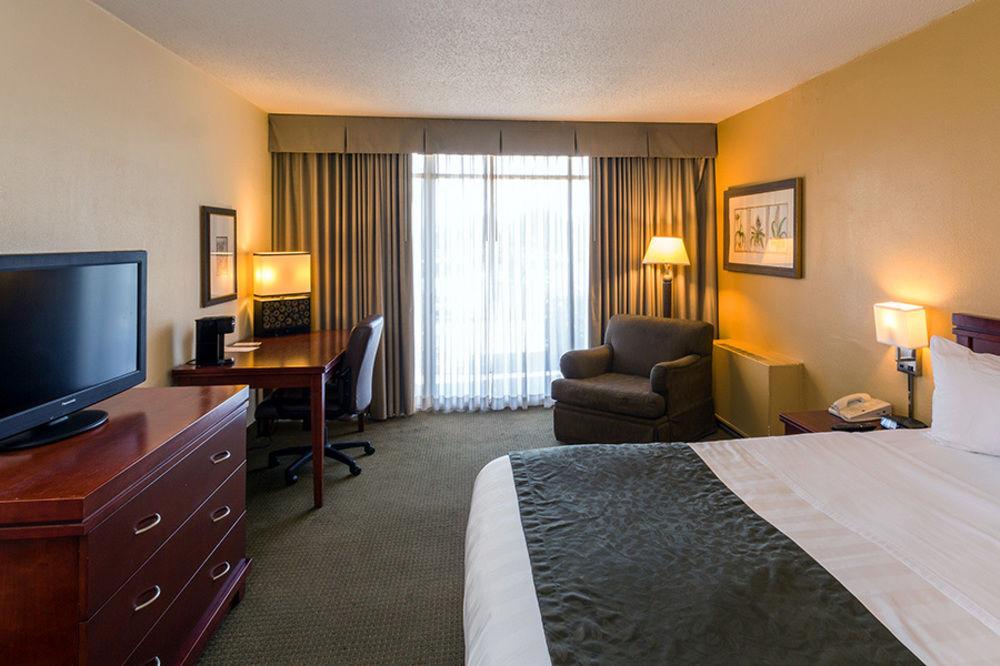 Clarion Hotel Milwaukee Airport Exterior photo