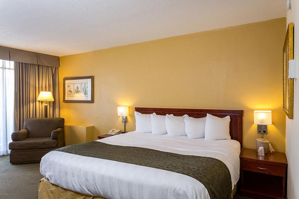 Clarion Hotel Milwaukee Airport Exterior photo