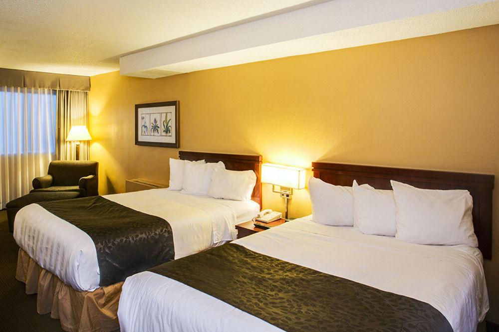 Clarion Hotel Milwaukee Airport Exterior photo