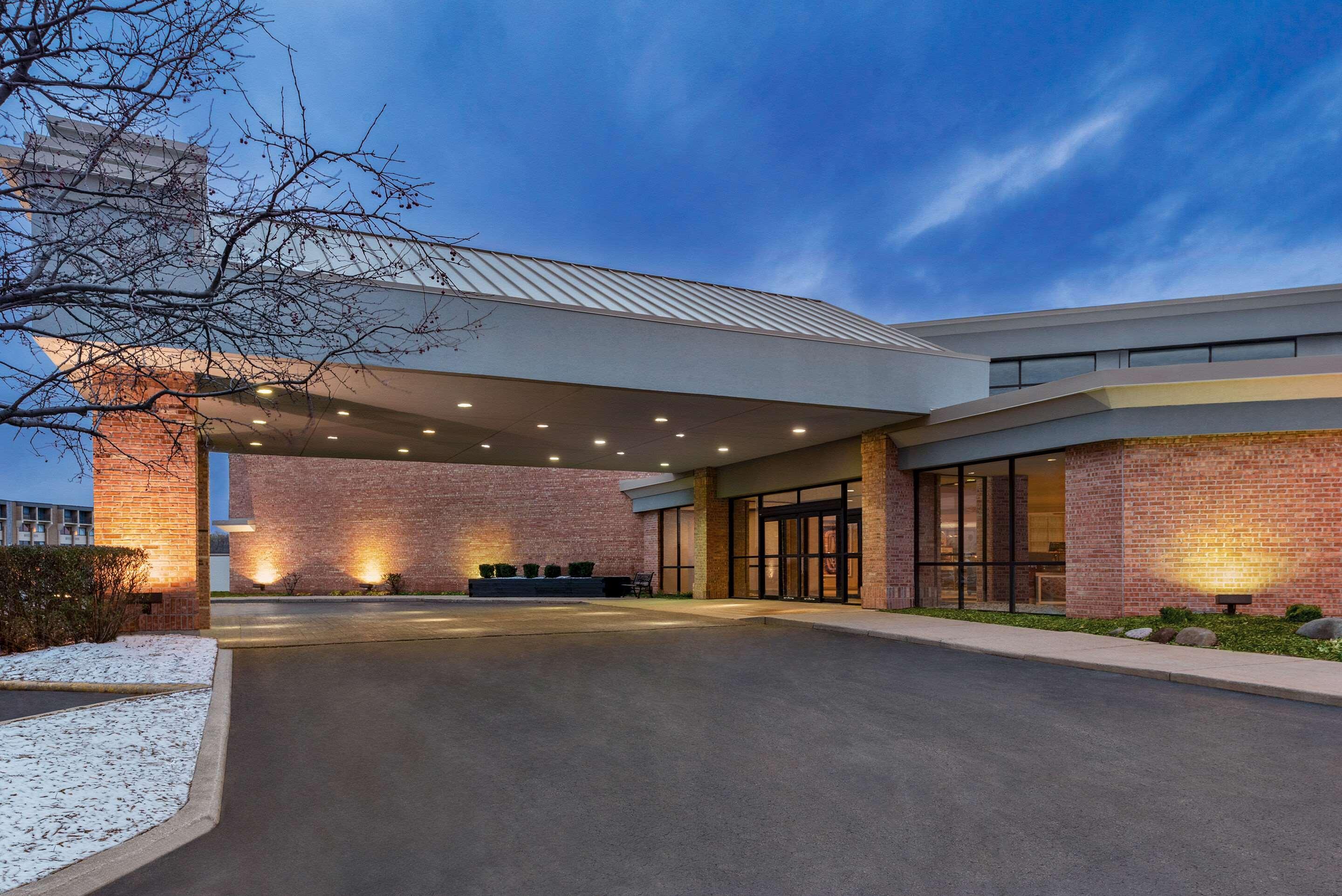 Clarion Hotel Milwaukee Airport Exterior photo