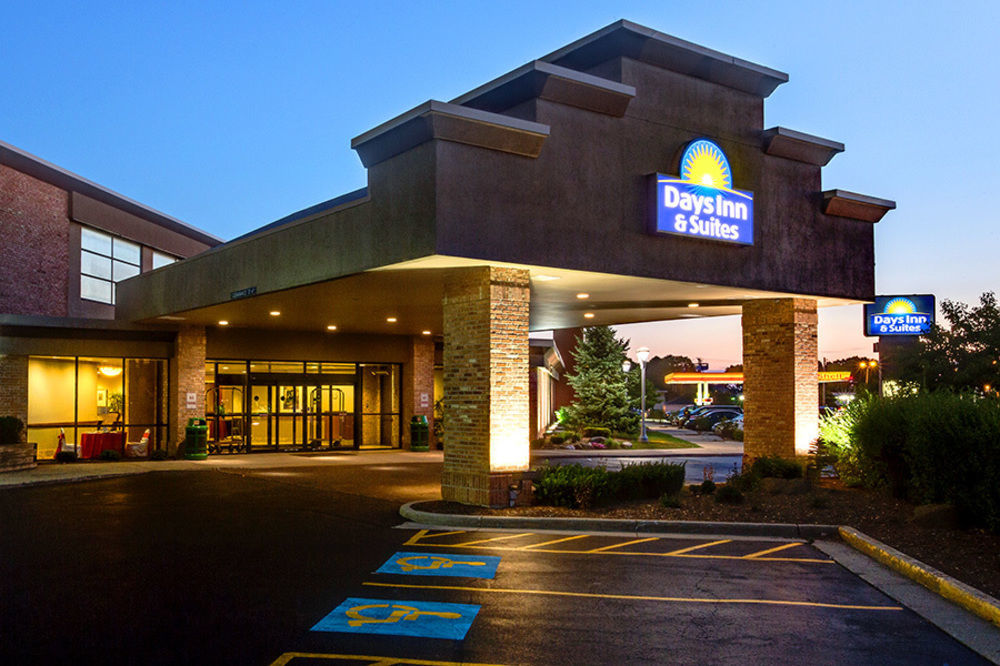 Clarion Hotel Milwaukee Airport Exterior photo