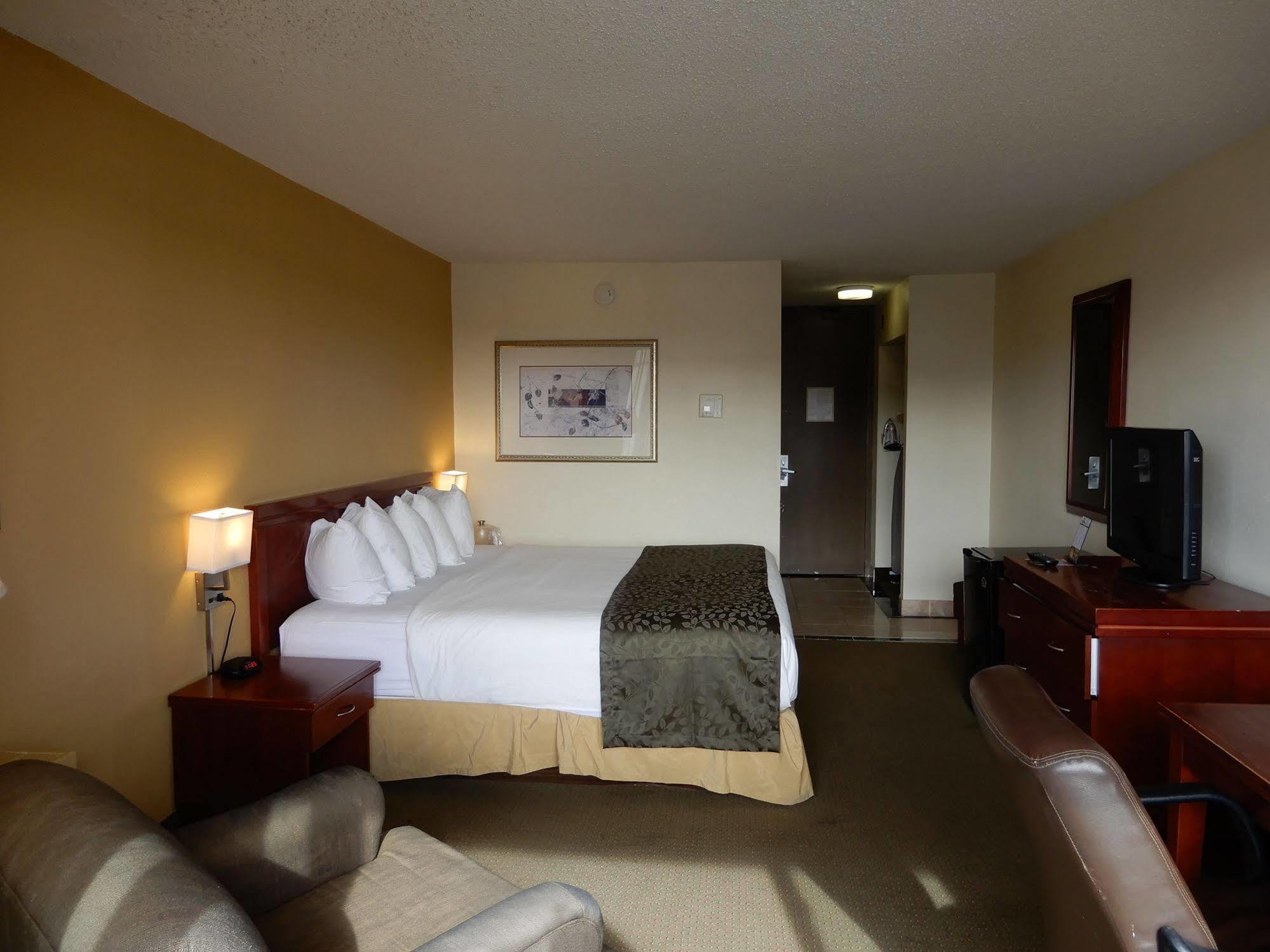 Clarion Hotel Milwaukee Airport Exterior photo